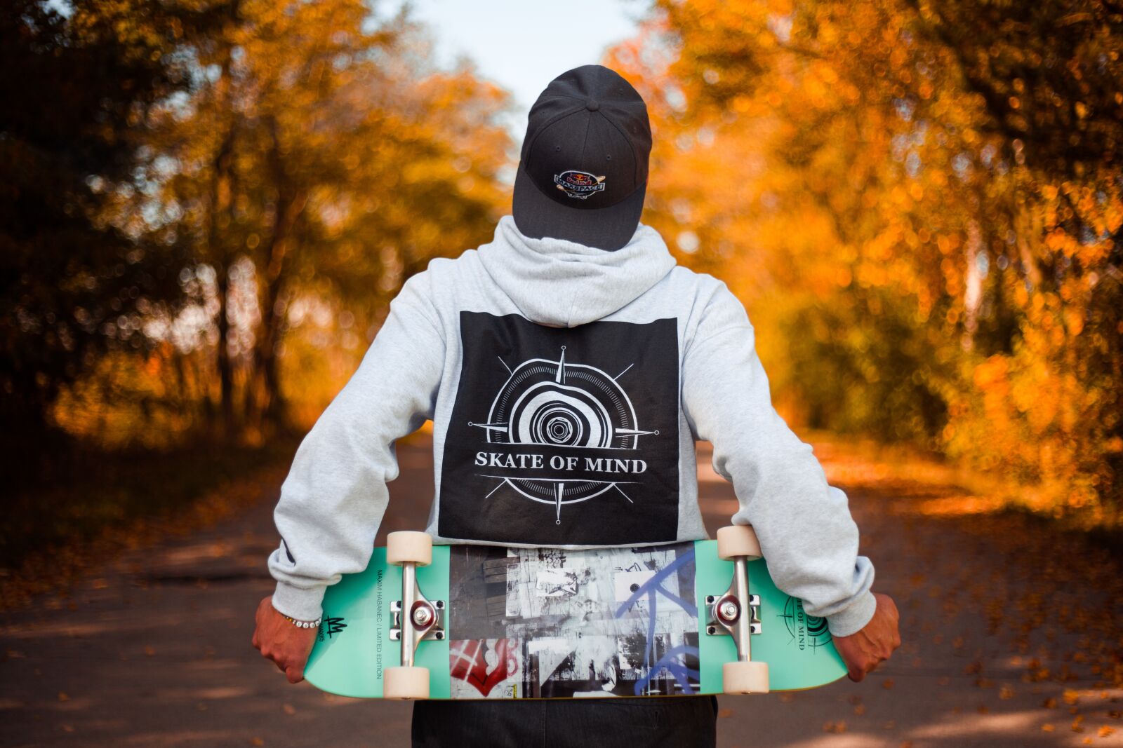 Canon EF 50mm F1.8 II sample photo. Skateboard, man, autumn photography