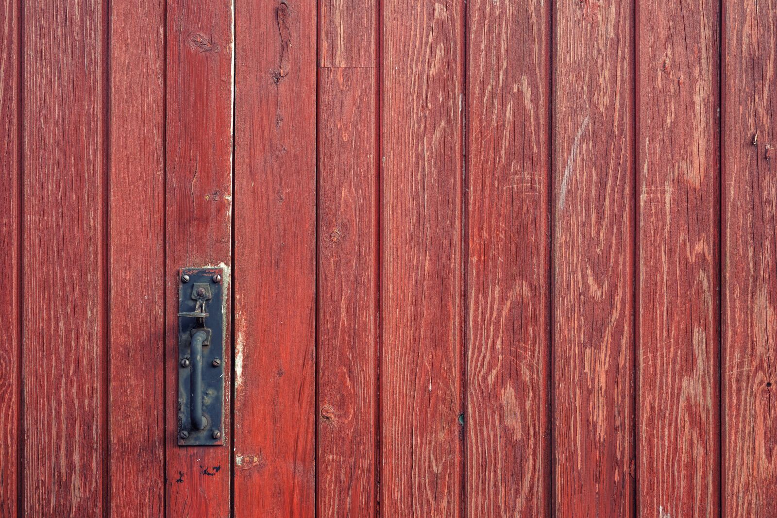 Sony a7 II sample photo. Door, wood, red photography