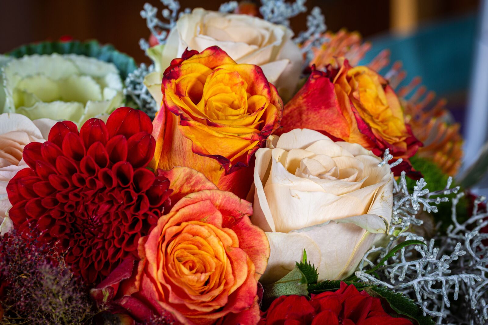 Canon EOS 5D Mark III + Canon EF 100mm F2.8L Macro IS USM sample photo. Flowers, roses, bouquet photography