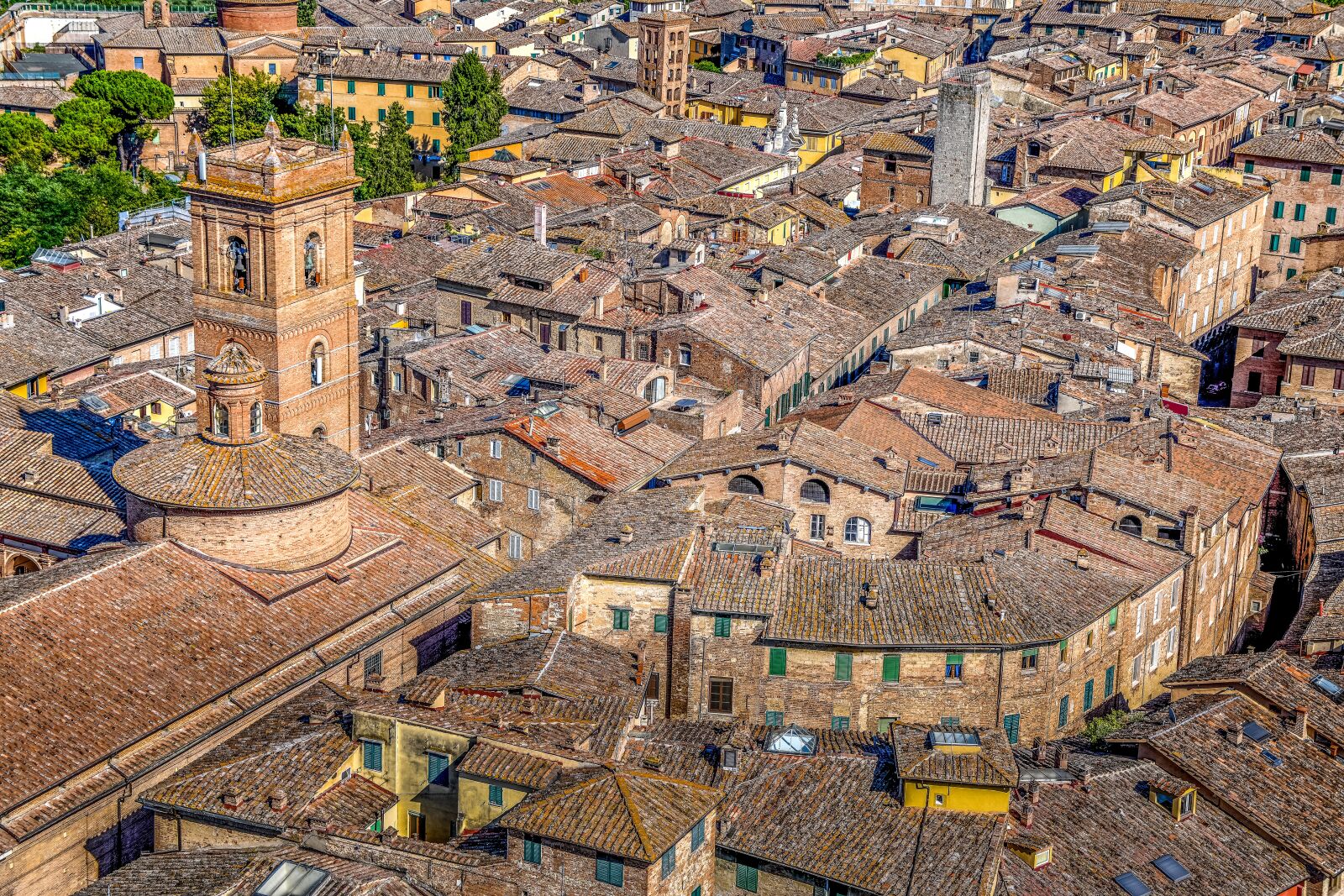 Tamron 28-300mm F3.5-6.3 Di VC PZD sample photo. Siena, tuscany, house roofs photography