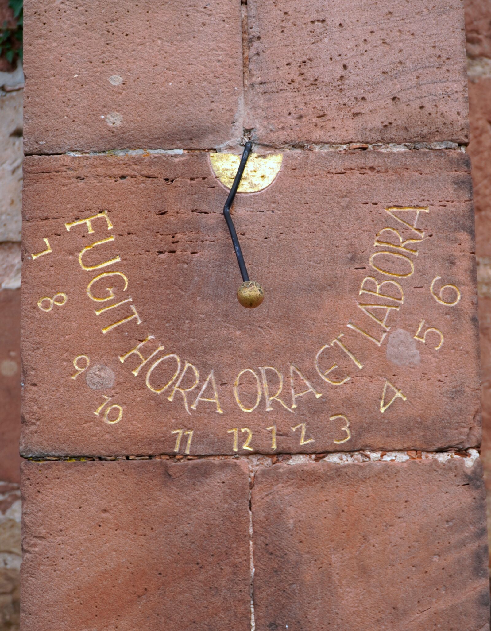 Sony E PZ 18-105mm F4 G OSS sample photo. Sundial, sand stone, time photography
