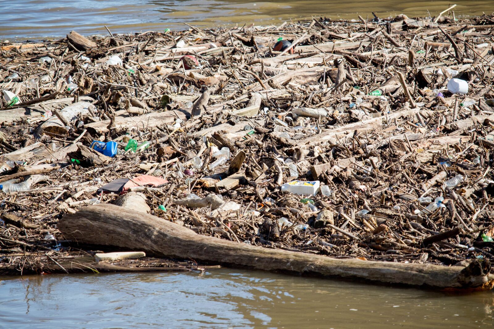 Canon EOS 700D (EOS Rebel T5i / EOS Kiss X7i) sample photo. Garbage, water, pollution photography