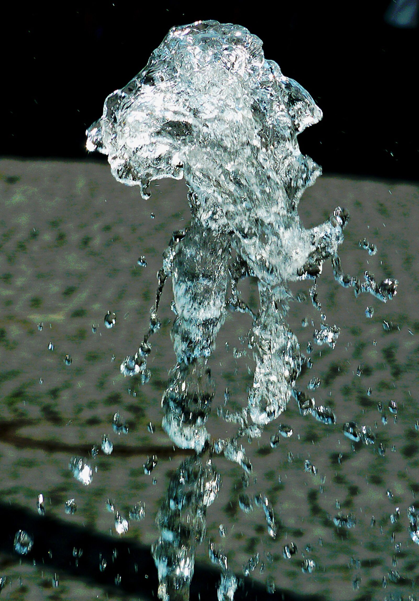 Panasonic DMC-TZ7 sample photo. Inject, fountain, water photography