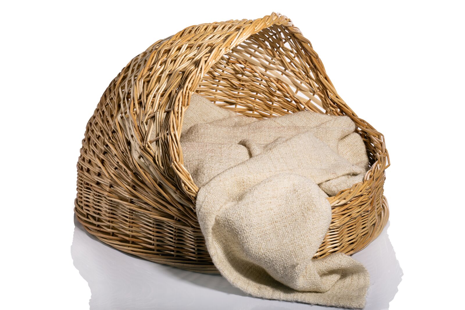Canon EF 85mm F1.8 USM sample photo. Basket, wicker, art photography