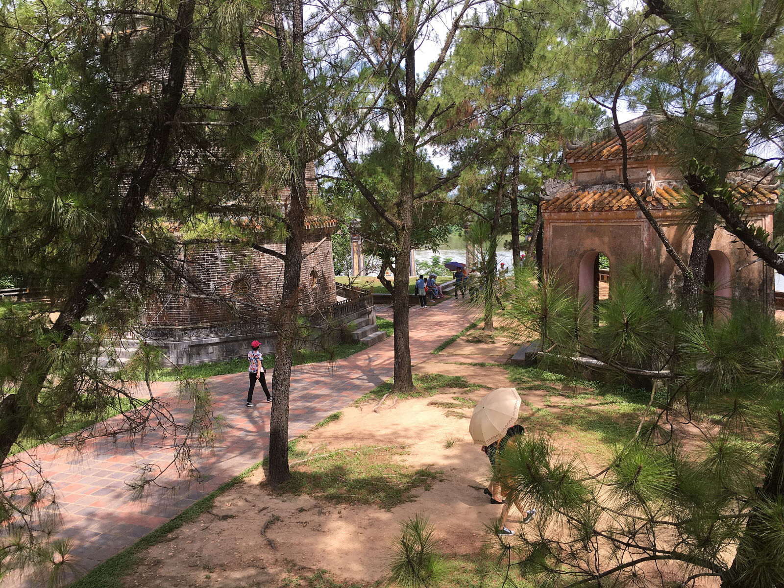 iPhone 6s Plus back camera 4.15mm f/2.2 sample photo. Buddhism, buddhist, celestial, lady photography