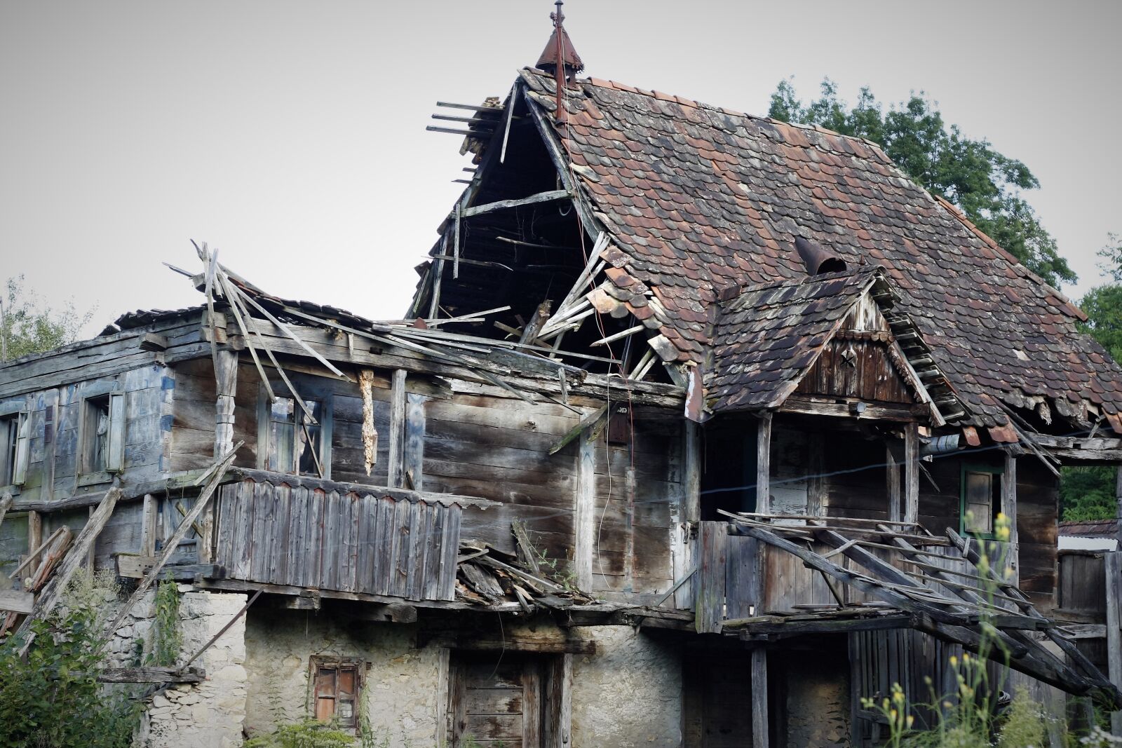 Canon EOS 40D sample photo. House, ruins, wall photography