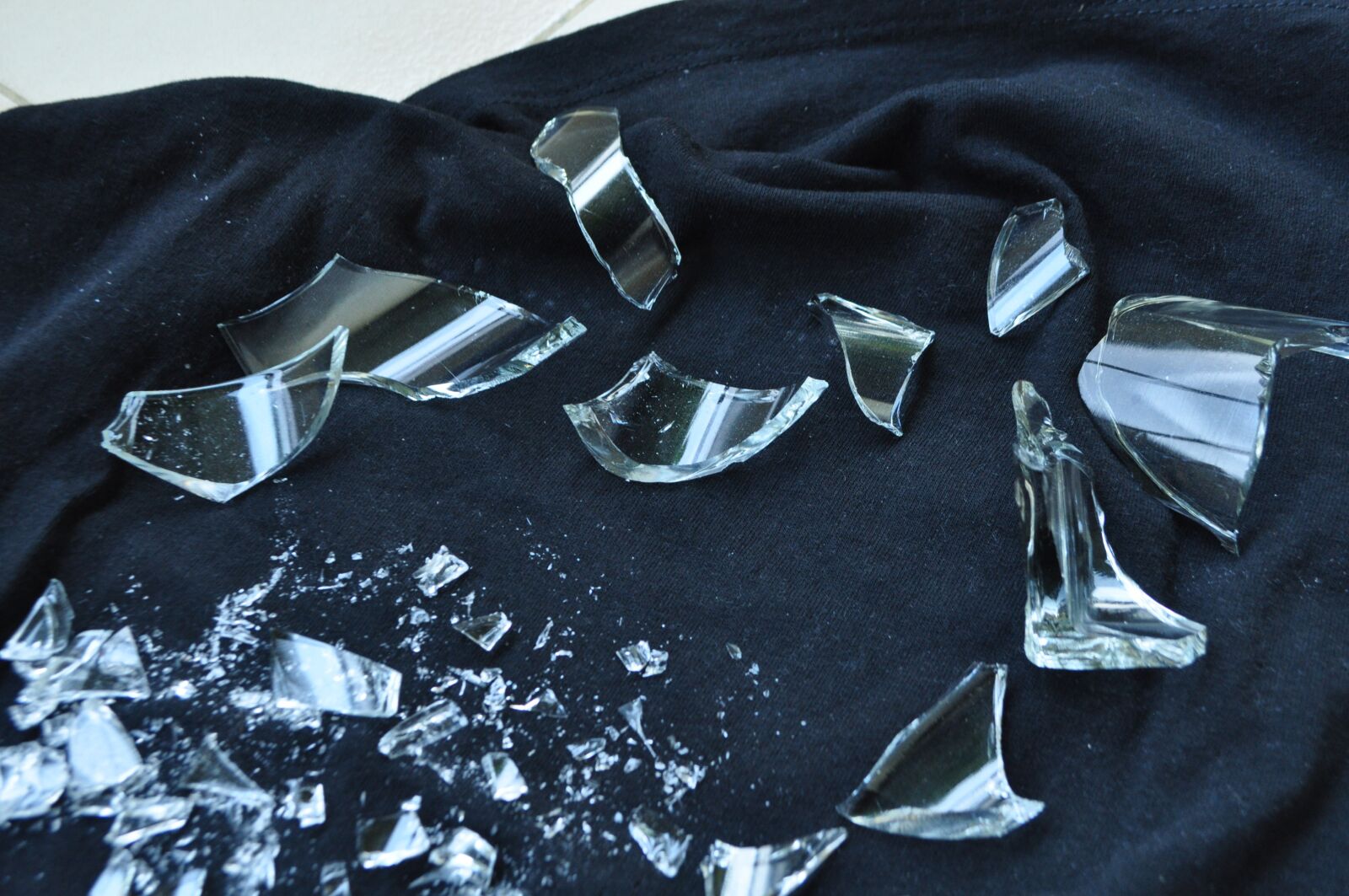 Nikon D5000 sample photo. Broken glass, glass, shattered photography