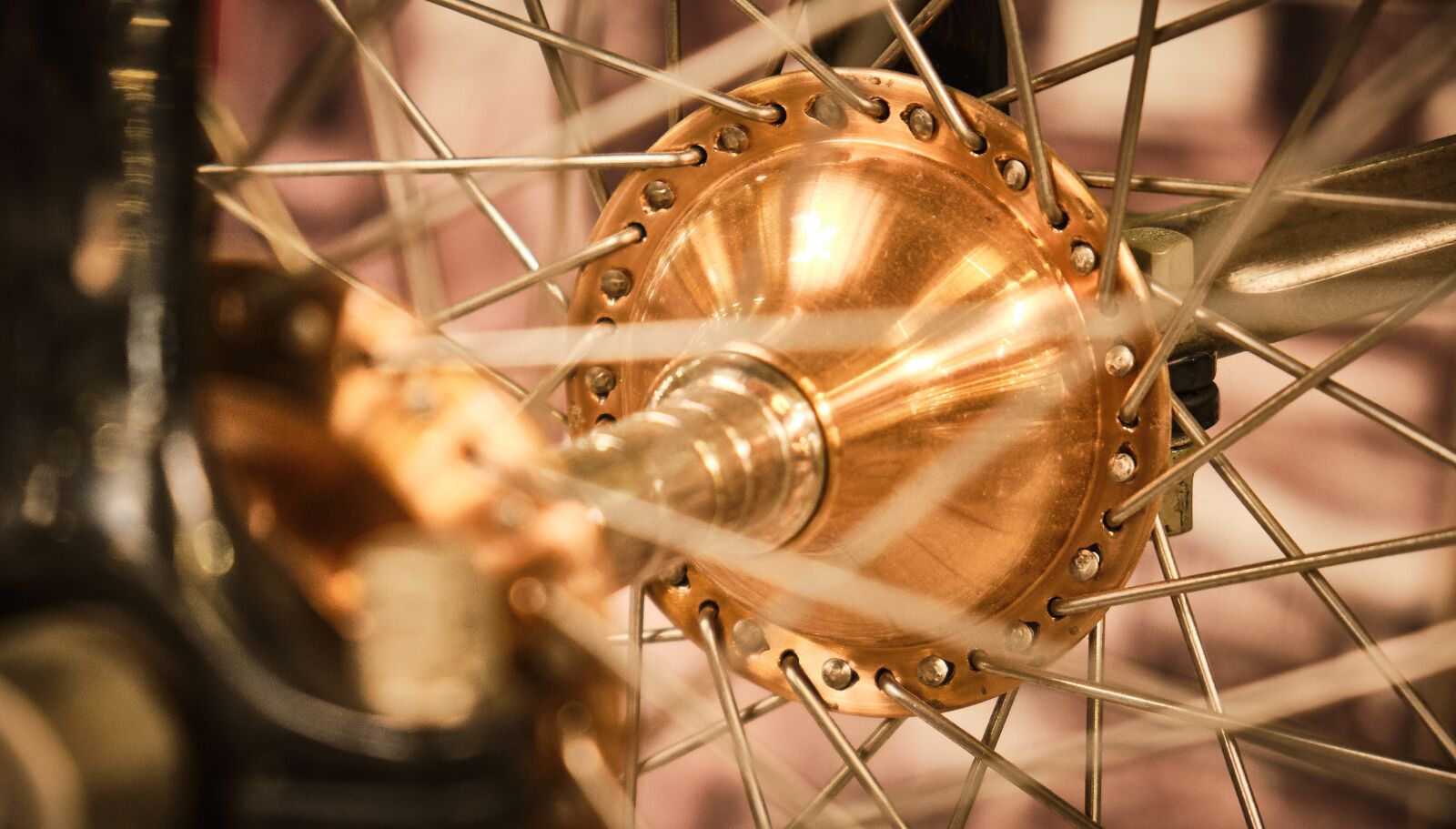Fujifilm XF 18-55mm F2.8-4 R LM OIS sample photo. Hub, bicycle hub, spokes photography