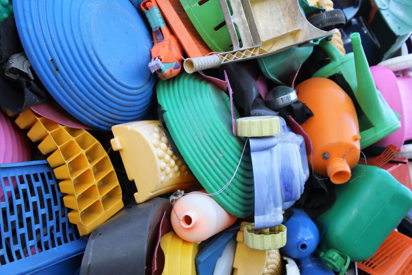 Canon EOS 7D Mark II sample photo. Art, colorful, plastic, recycling photography