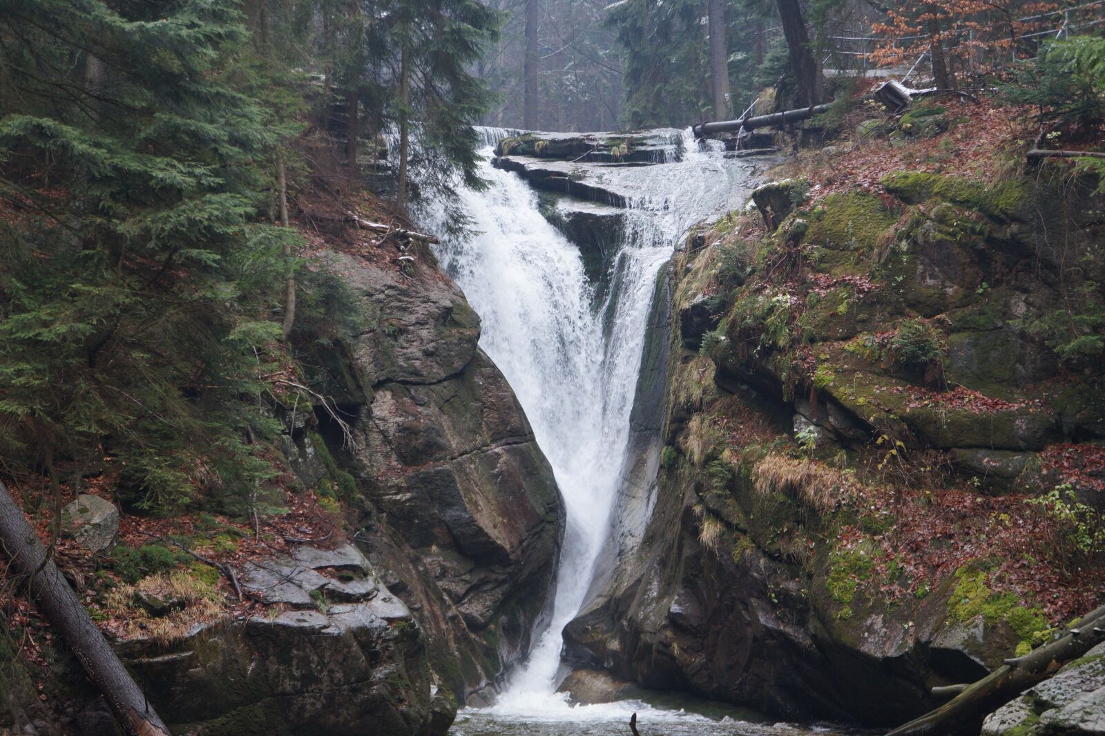 Sony Alpha a3000 + Sony E 18-55mm F3.5-5.6 OSS sample photo. Waterfall, giant mountains, nature photography