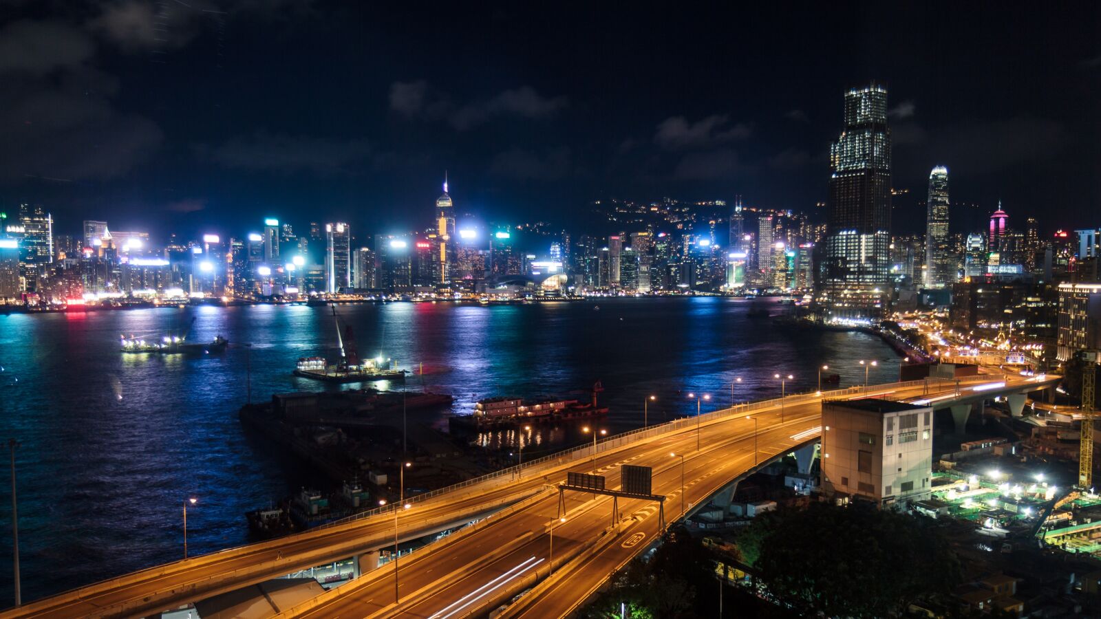 Canon EOS 550D (EOS Rebel T2i / EOS Kiss X4) sample photo. Hong kong, harbor, boats photography