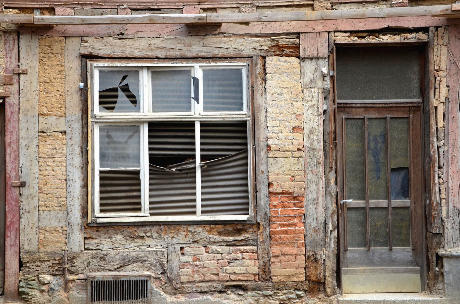 Nikon D5100 sample photo. Building, window, brick, door photography