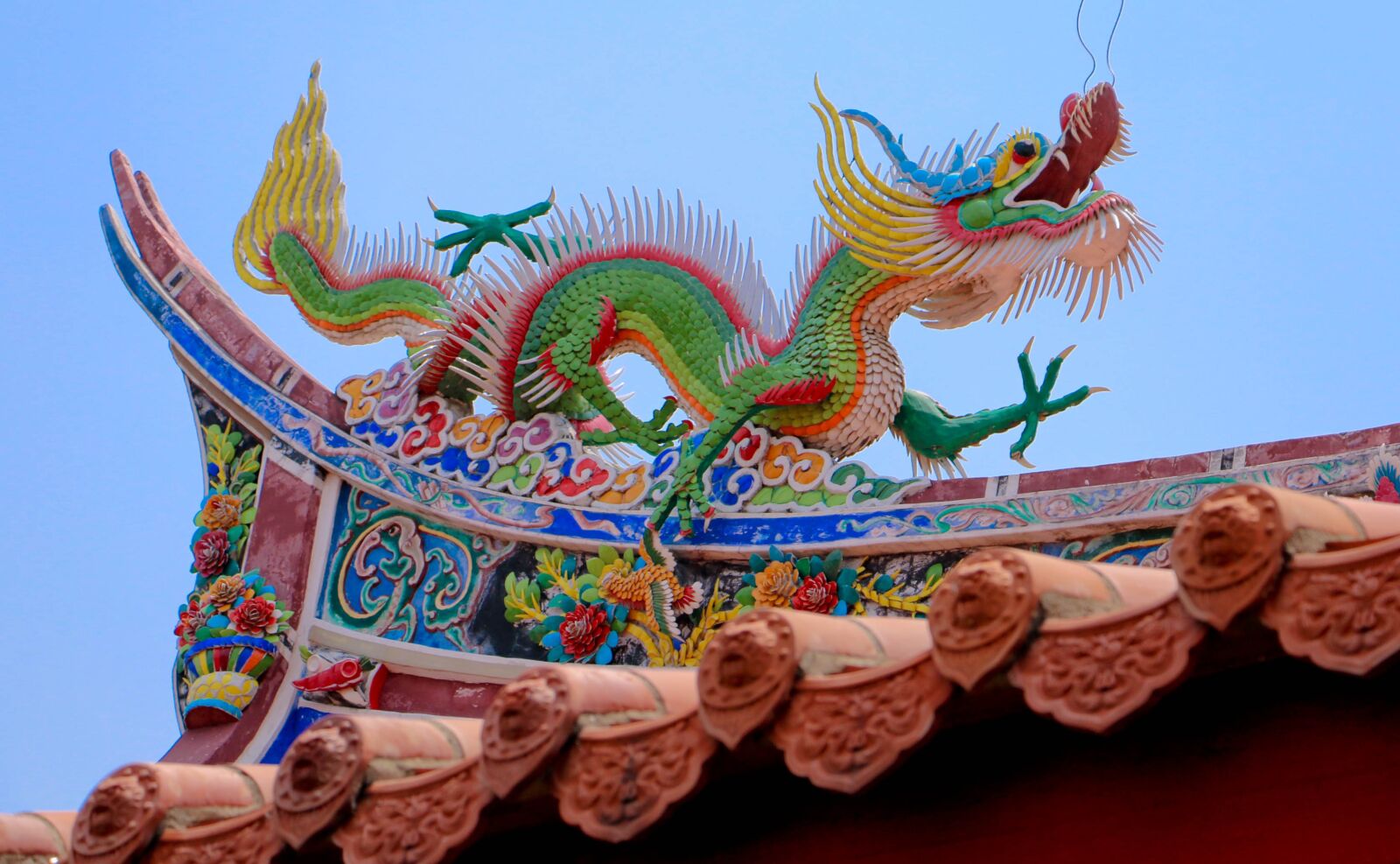 Canon EOS 70D sample photo. Temple, chinese architecture, dragon photography