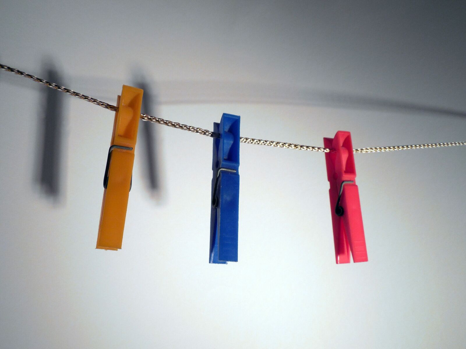 Nikon COOLPIX L620 sample photo. Clamp, clothespins, laundry photography