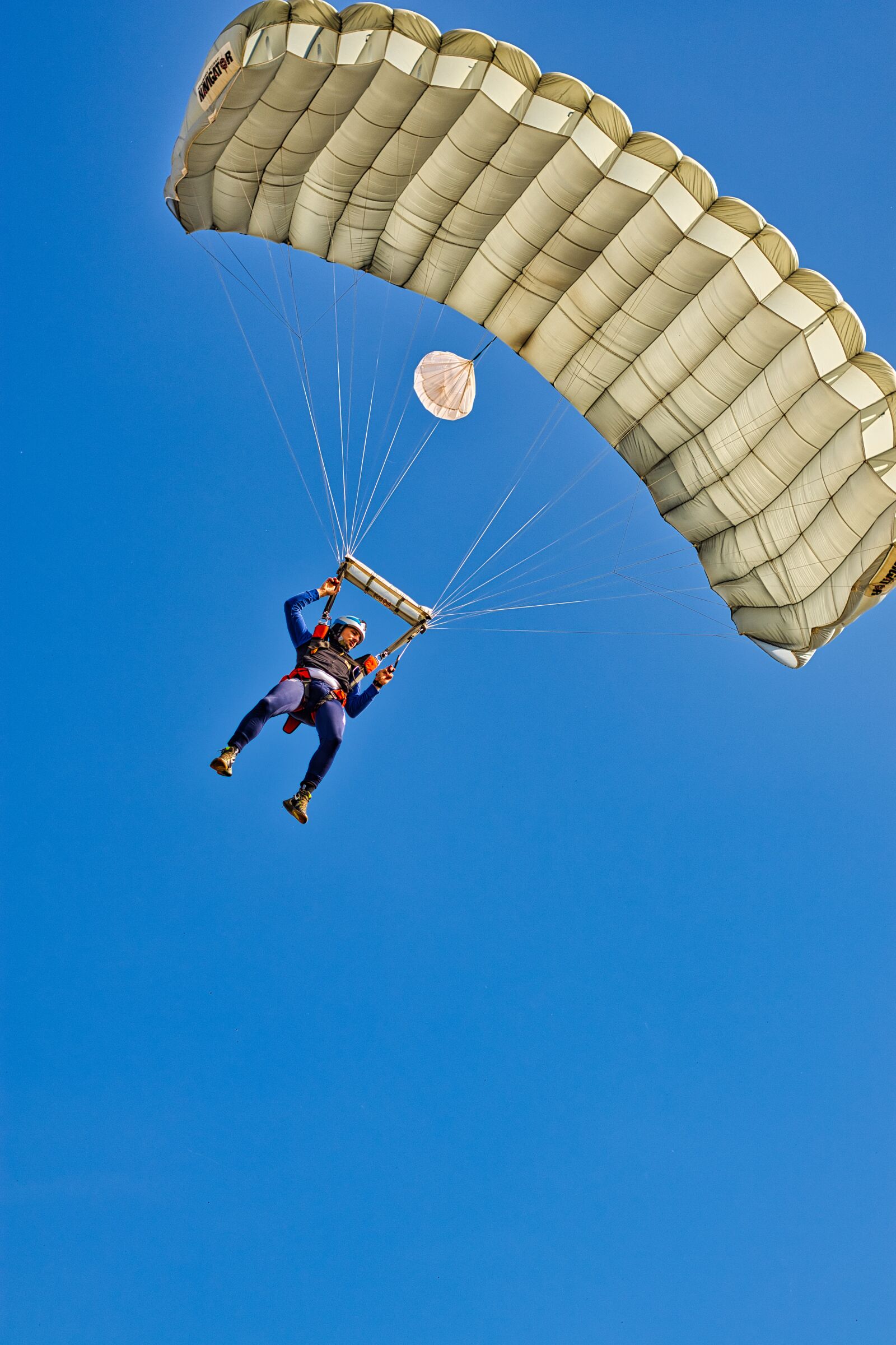 Canon EOS M50 (EOS Kiss M) sample photo. Parachute, fall, jump photography