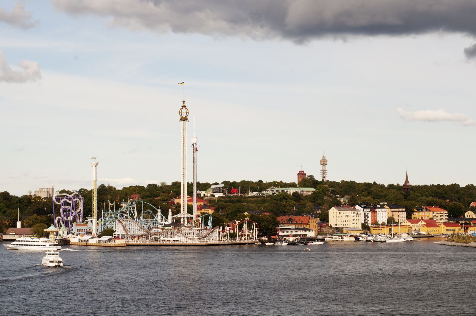 Nikon D5000 sample photo. Water, city, sea photography