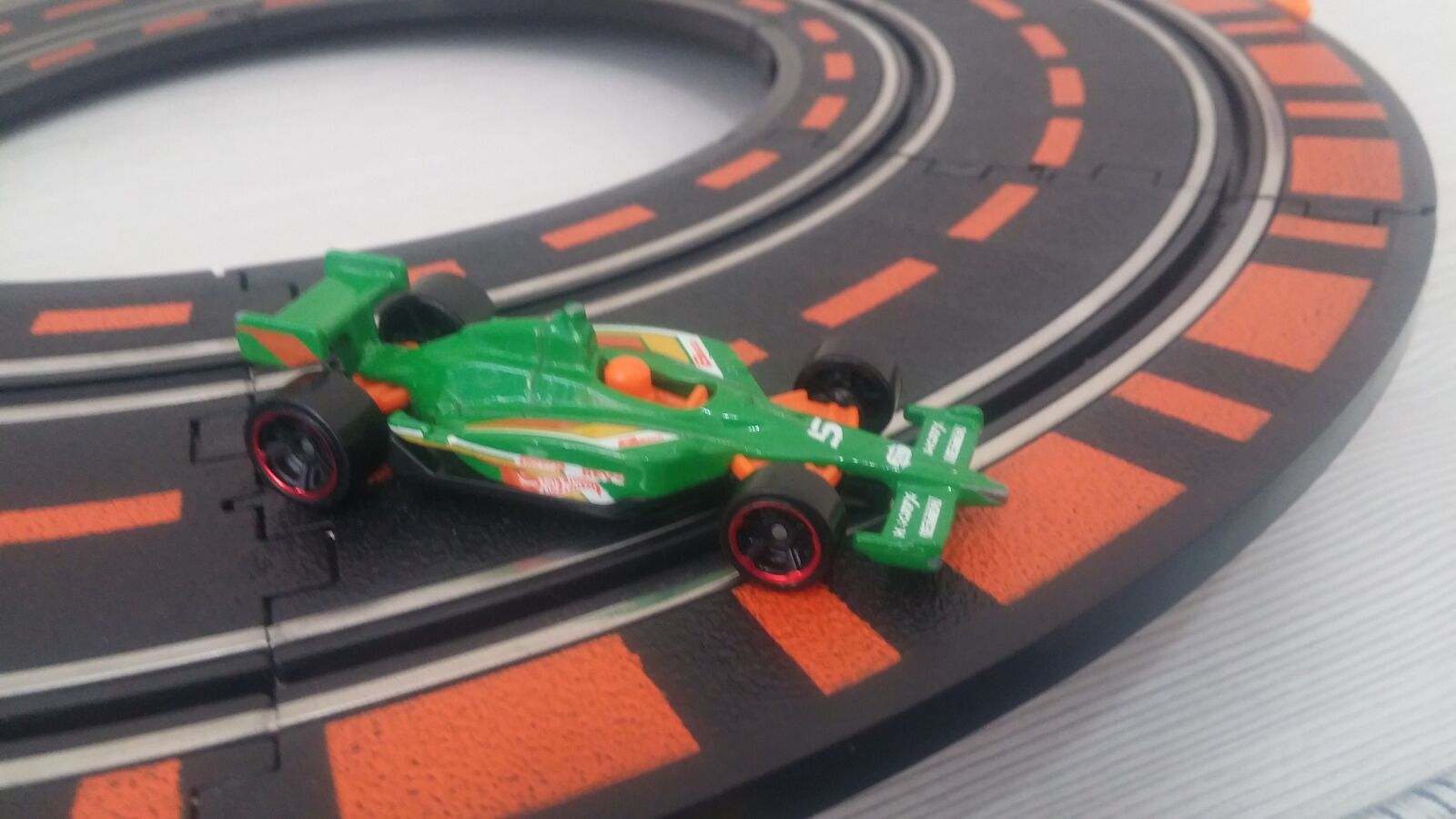 LG G3 sample photo. Green, toy, race photography