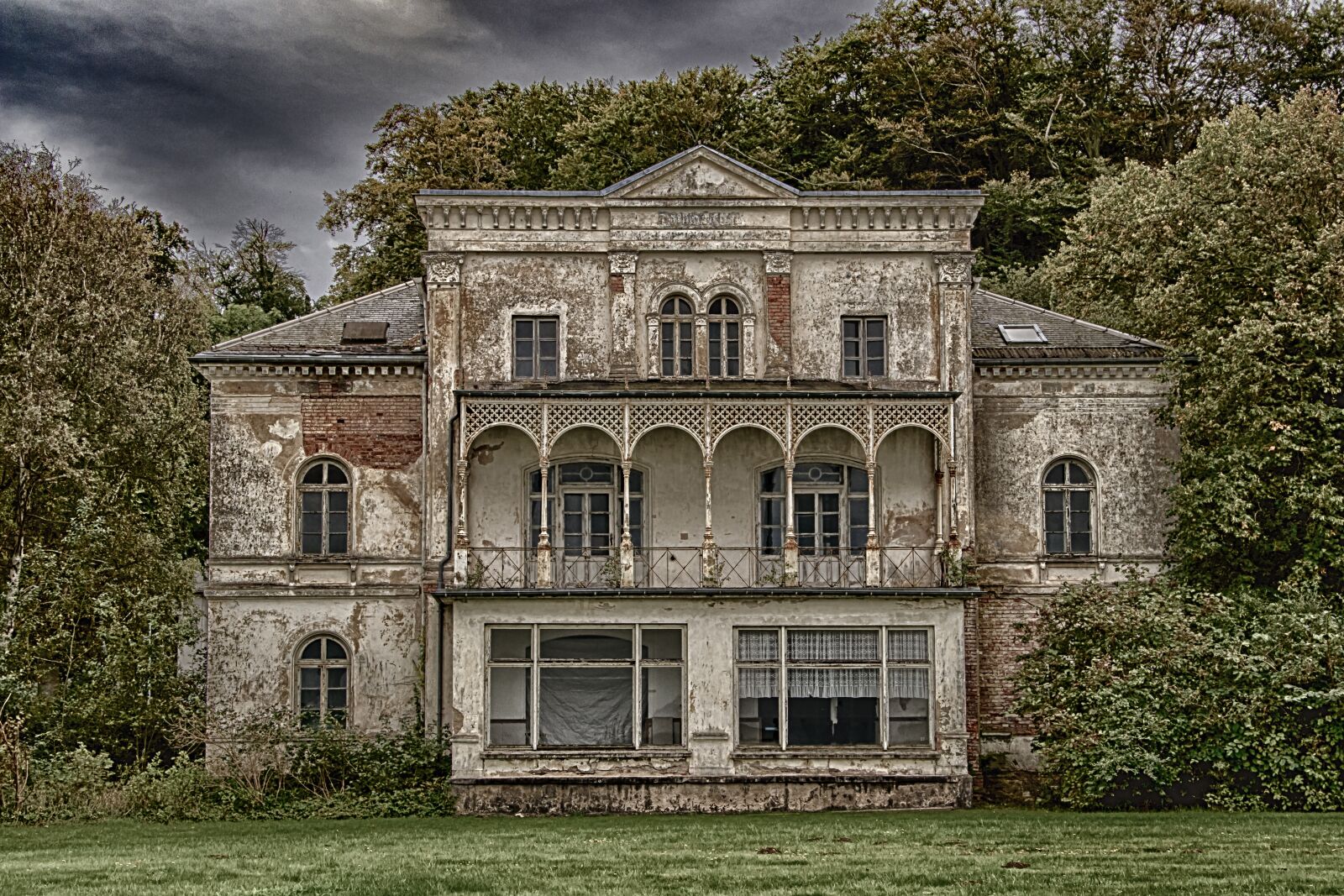 Canon EOS 80D sample photo. Lost places, heiligendam, villa photography