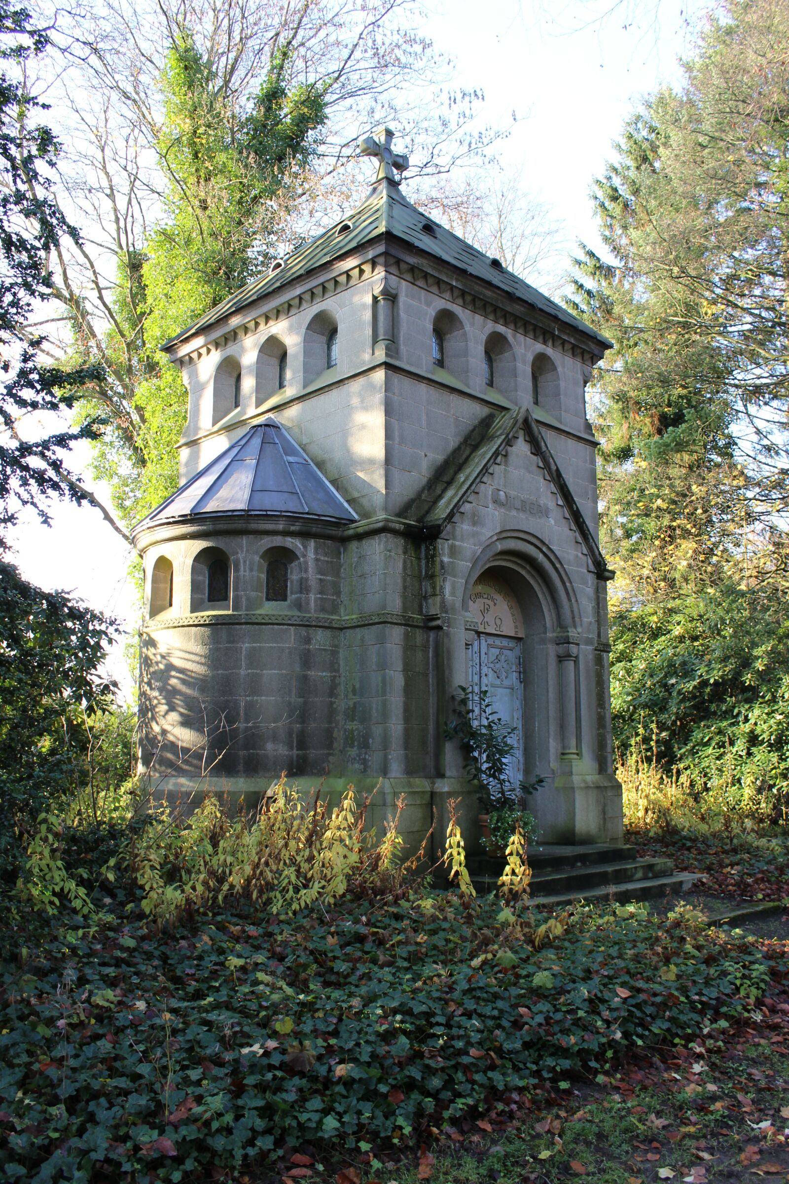 Canon EOS 600D (Rebel EOS T3i / EOS Kiss X5) sample photo. Old cemetery, tomb, autumn photography