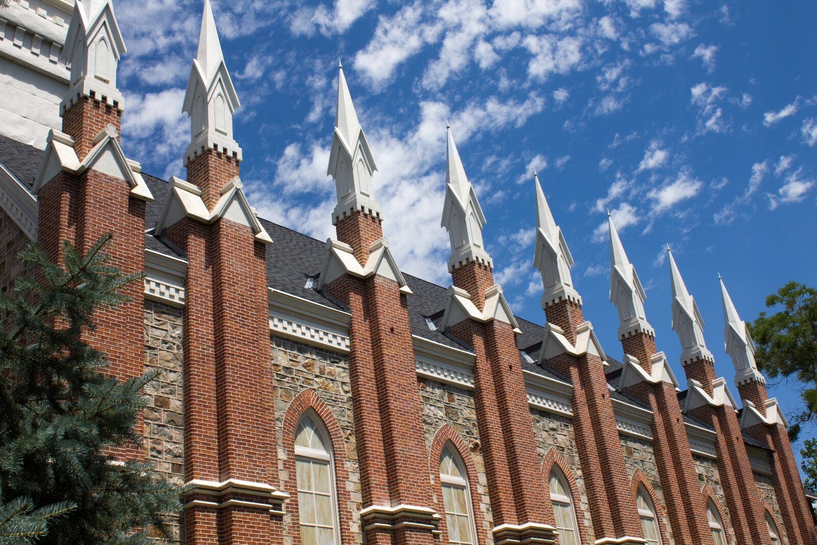 Canon EOS 600D (Rebel EOS T3i / EOS Kiss X5) sample photo. Spires, tabernacle, church photography