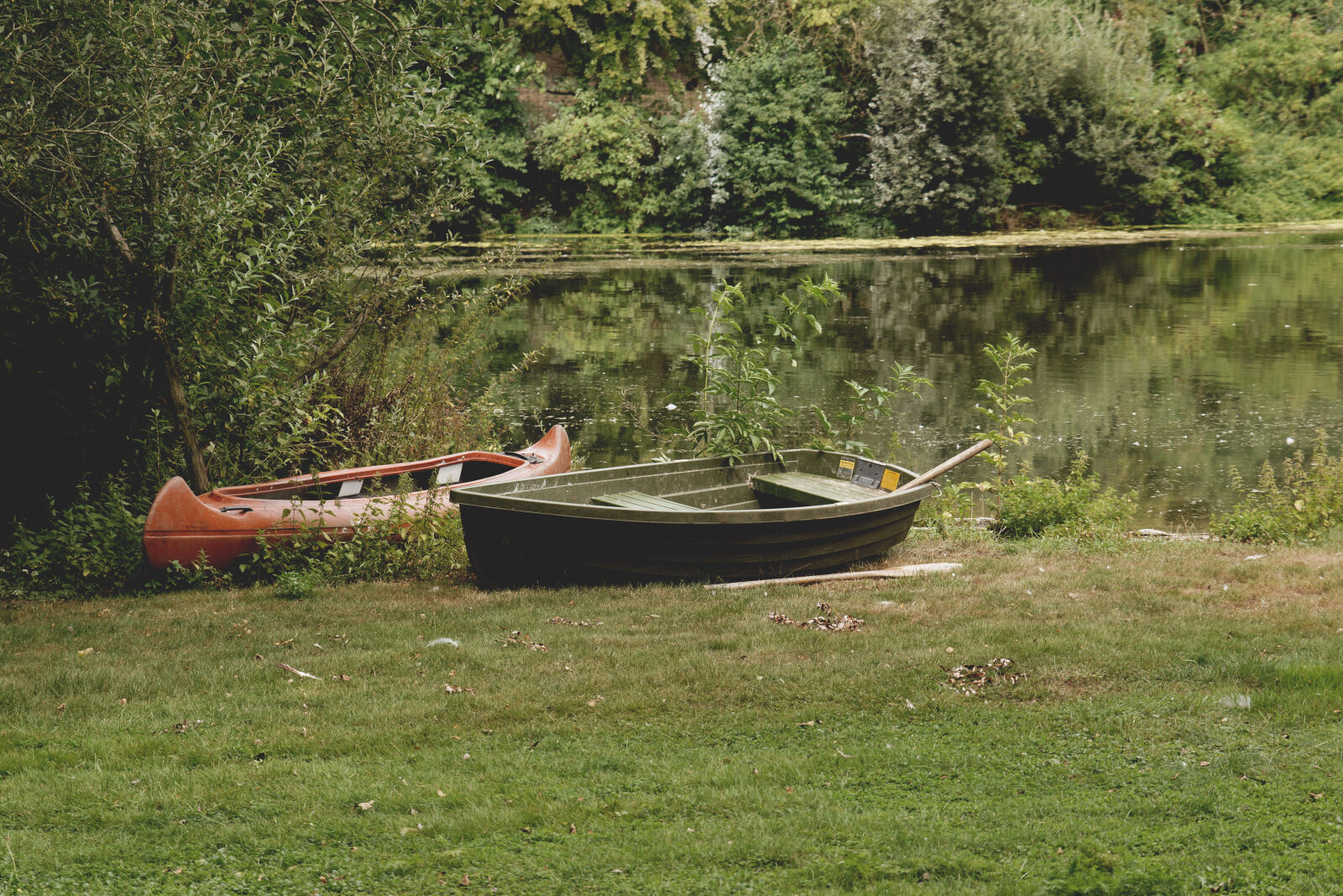 24-70mm F2.8-2.8 SSM sample photo. Boats, canoe, daylight, forest photography