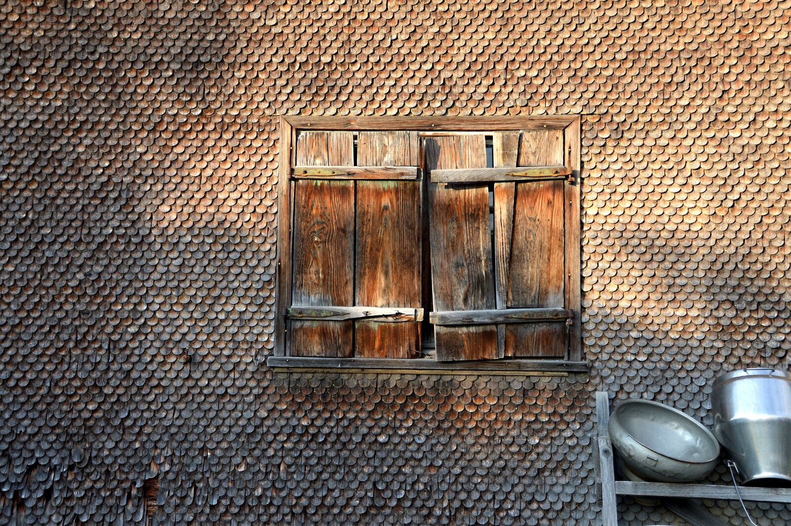 Nikon D3200 sample photo. Farmhouse, milk can, shingle photography