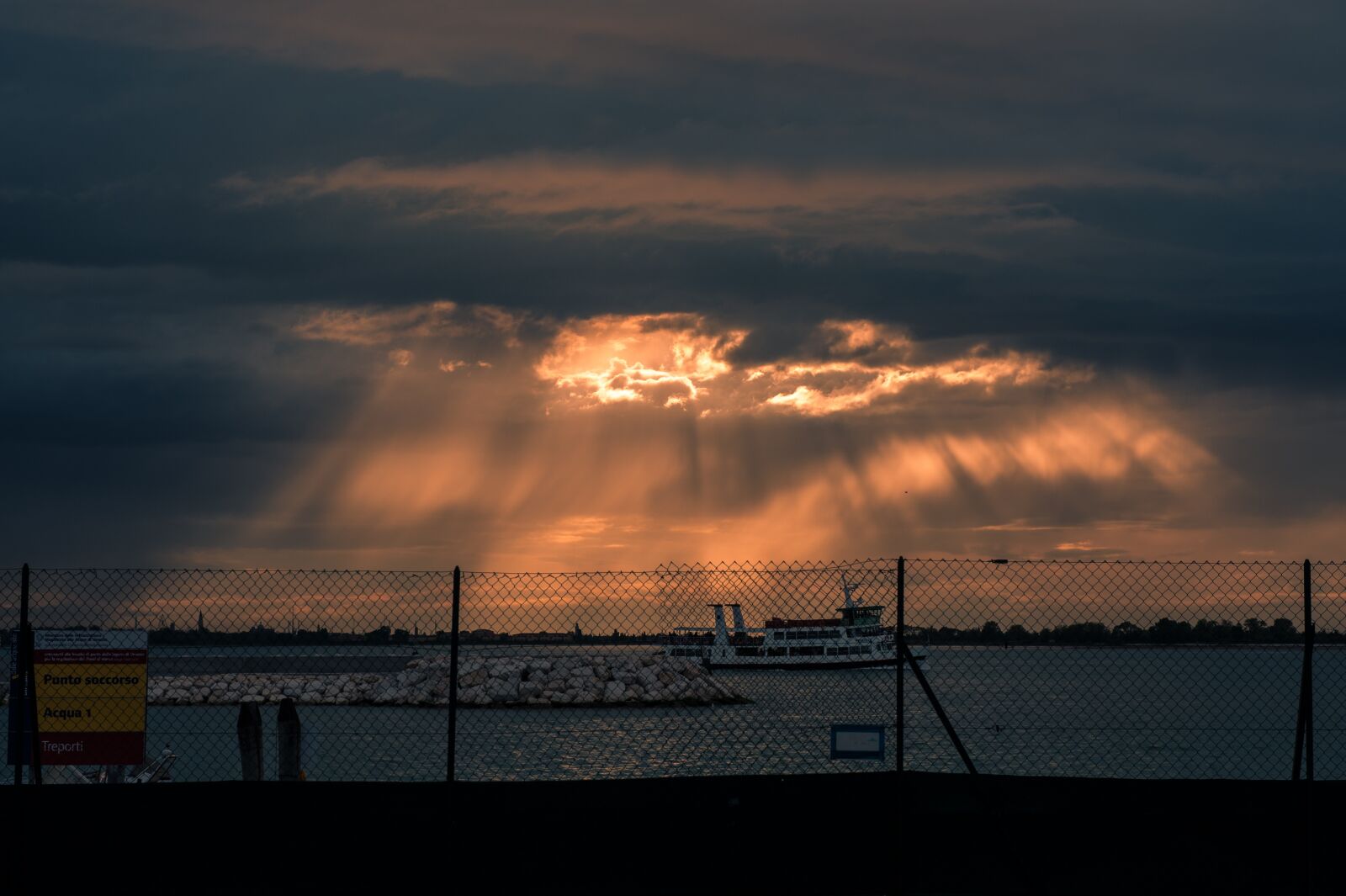 Nikon D700 sample photo. Sunset, stormy, sky photography