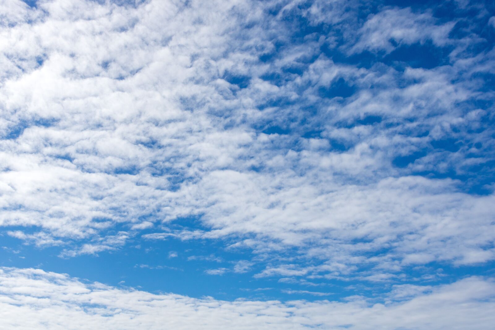 Canon EOS 750D (EOS Rebel T6i / EOS Kiss X8i) sample photo. Clouds, sky, blu photography