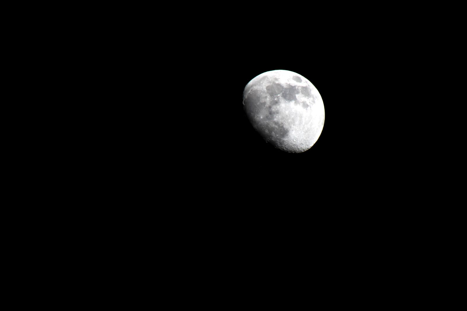 Canon EOS 1300D (EOS Rebel T6 / EOS Kiss X80) + Tamron 18-400mm F3.5-6.3 Di II VC HLD sample photo. Moon, night, moonlight photography