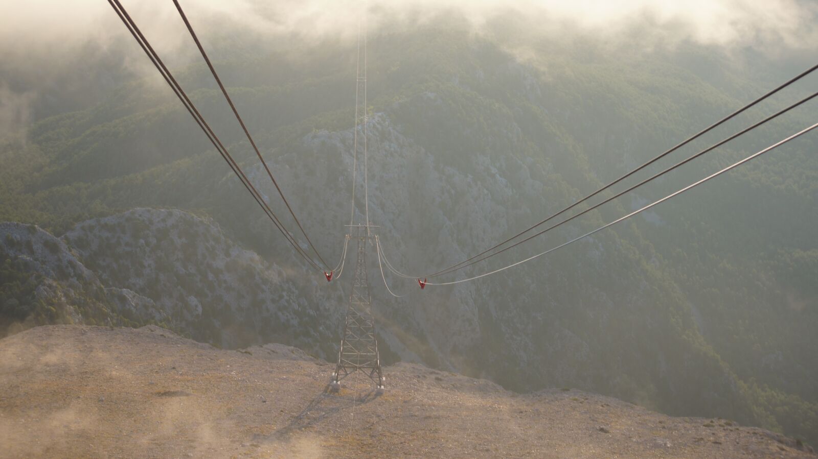 Sony SLT-A55 (SLT-A55V) sample photo. Mountains, cable car, fog photography