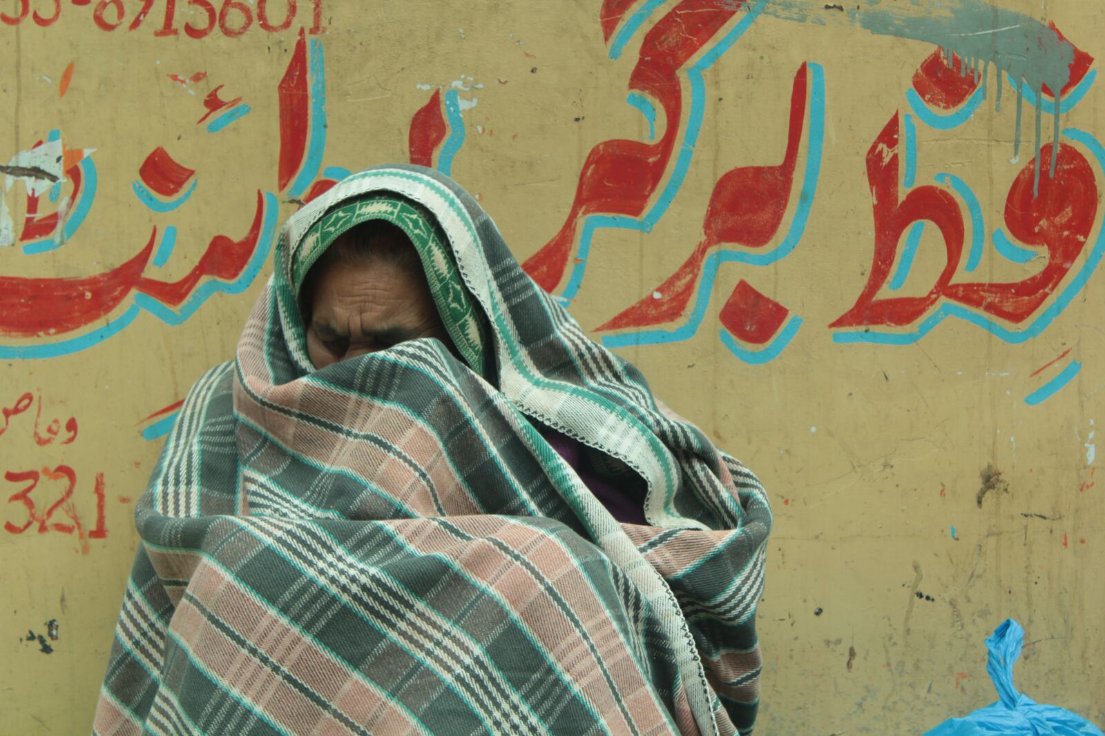 Canon EOS 60D sample photo. Refugee, old, woman photography