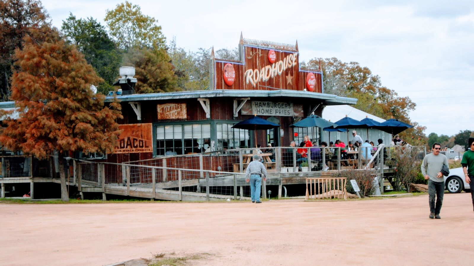 Samsung ST550 /  ST560 / VLUU ST550 /  TL225 sample photo. Roadhouse, restaurant, roadside photography