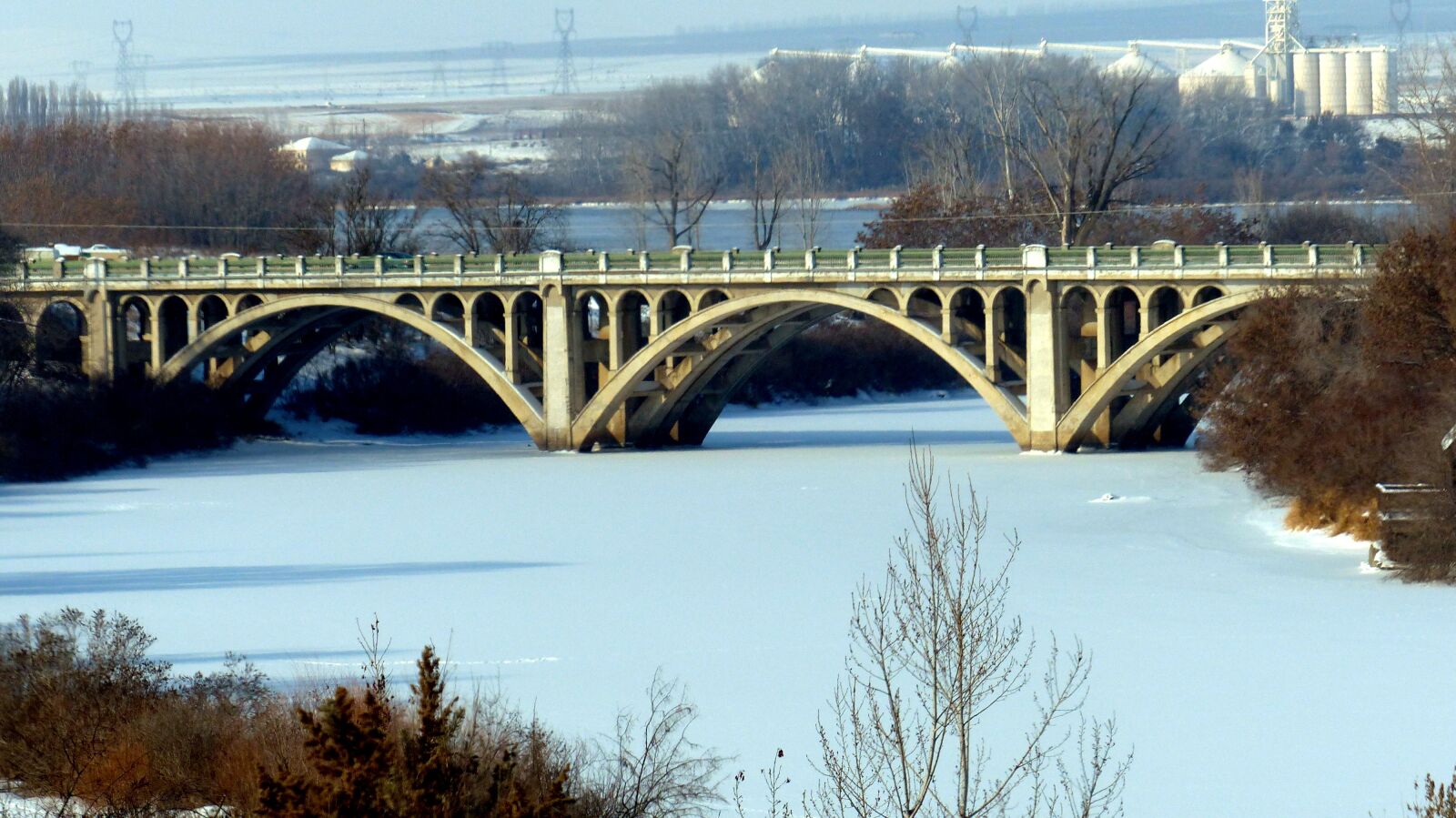 Panasonic Lumix DMC-FZ200 sample photo. River, water, frozen photography