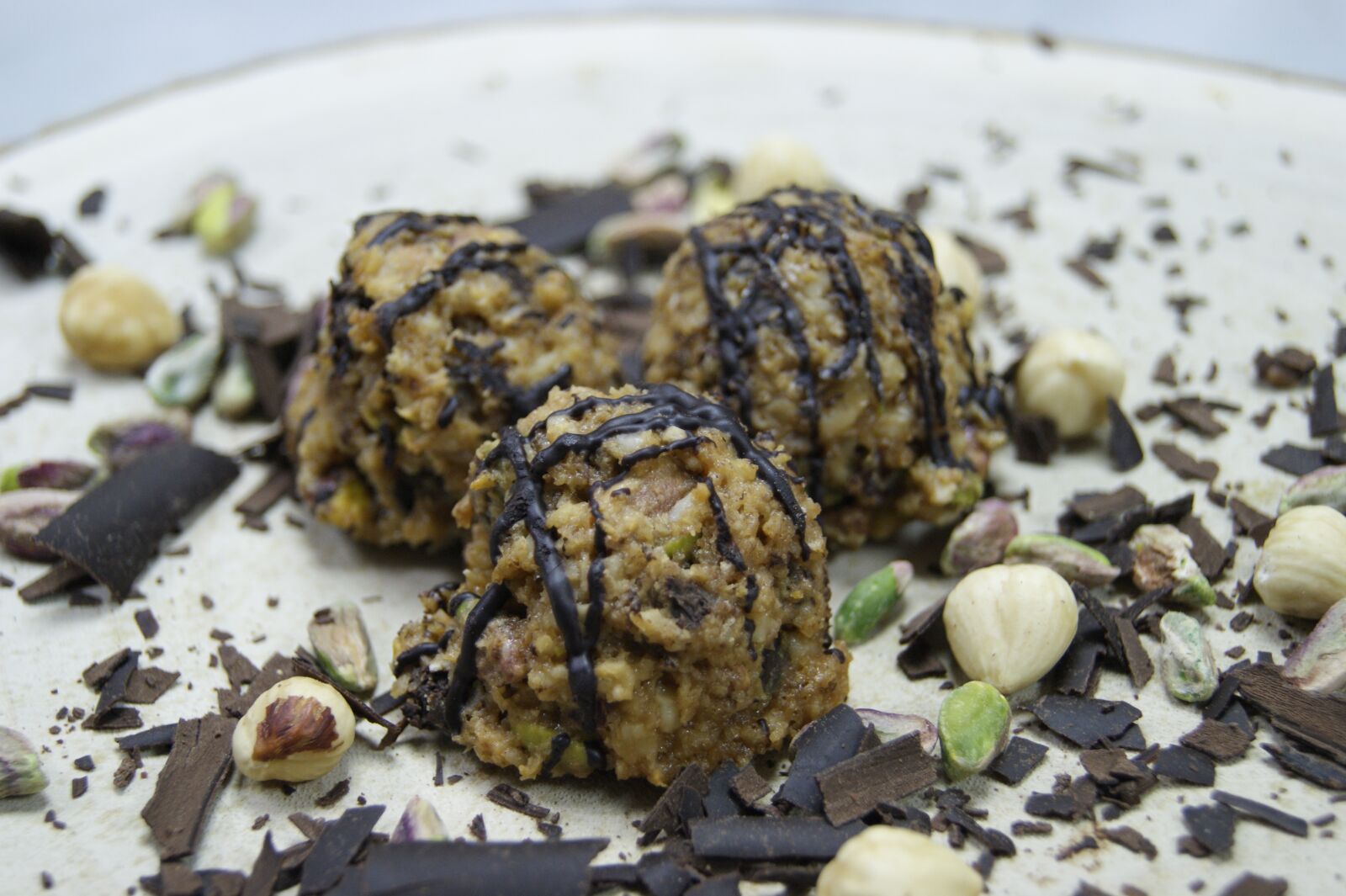 Sony Alpha DSLR-A290 sample photo. Cookie, pistachio, baked photography