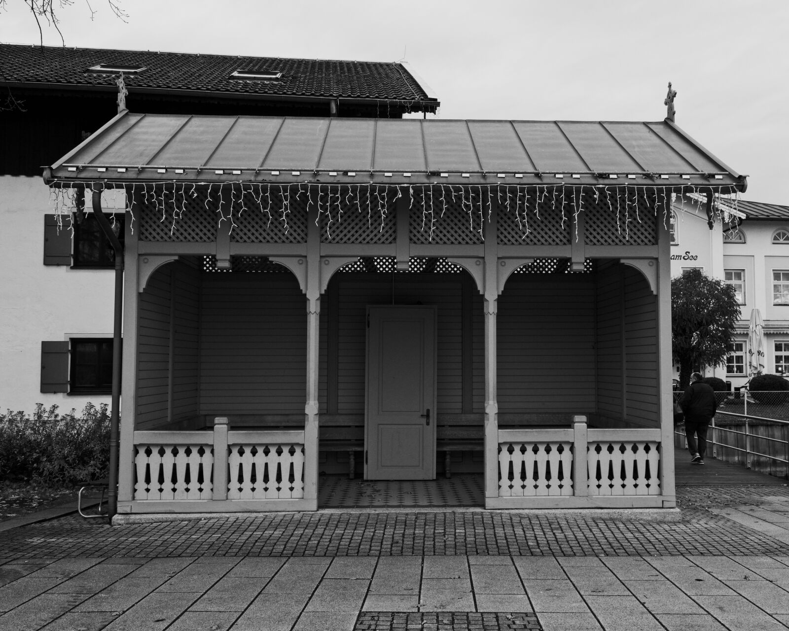 Nikon D7100 sample photo. Place to wait, bus photography