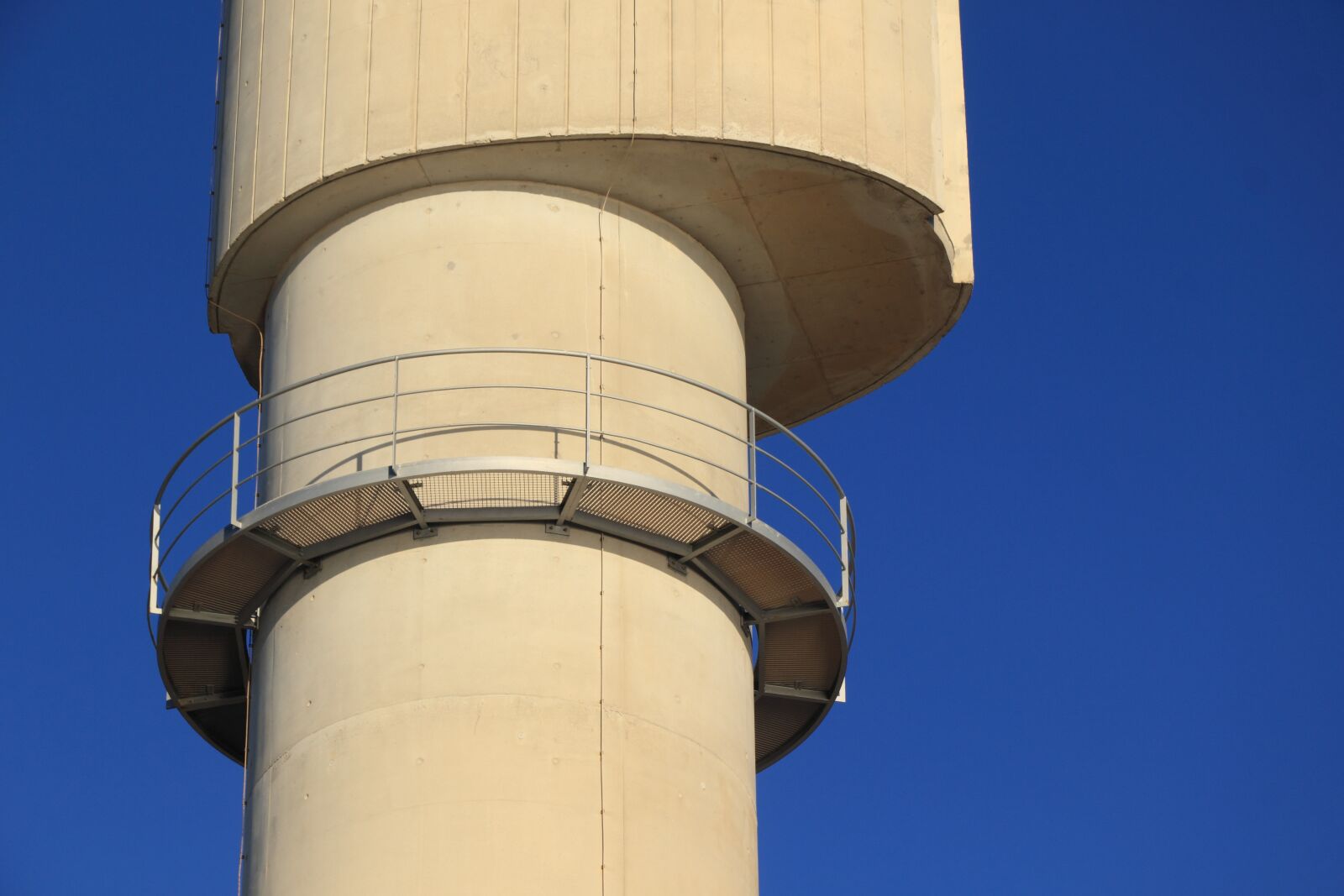 Canon EOS 550D (EOS Rebel T2i / EOS Kiss X4) sample photo. Portugal, communication, tower photography