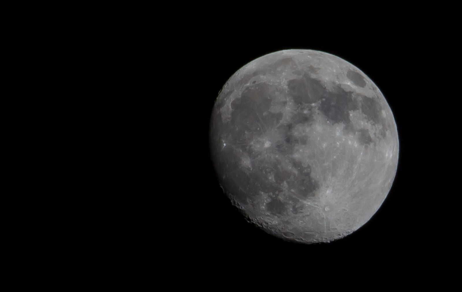 Canon EF-S 55-250mm F4-5.6 IS STM sample photo. The moon, monday photography