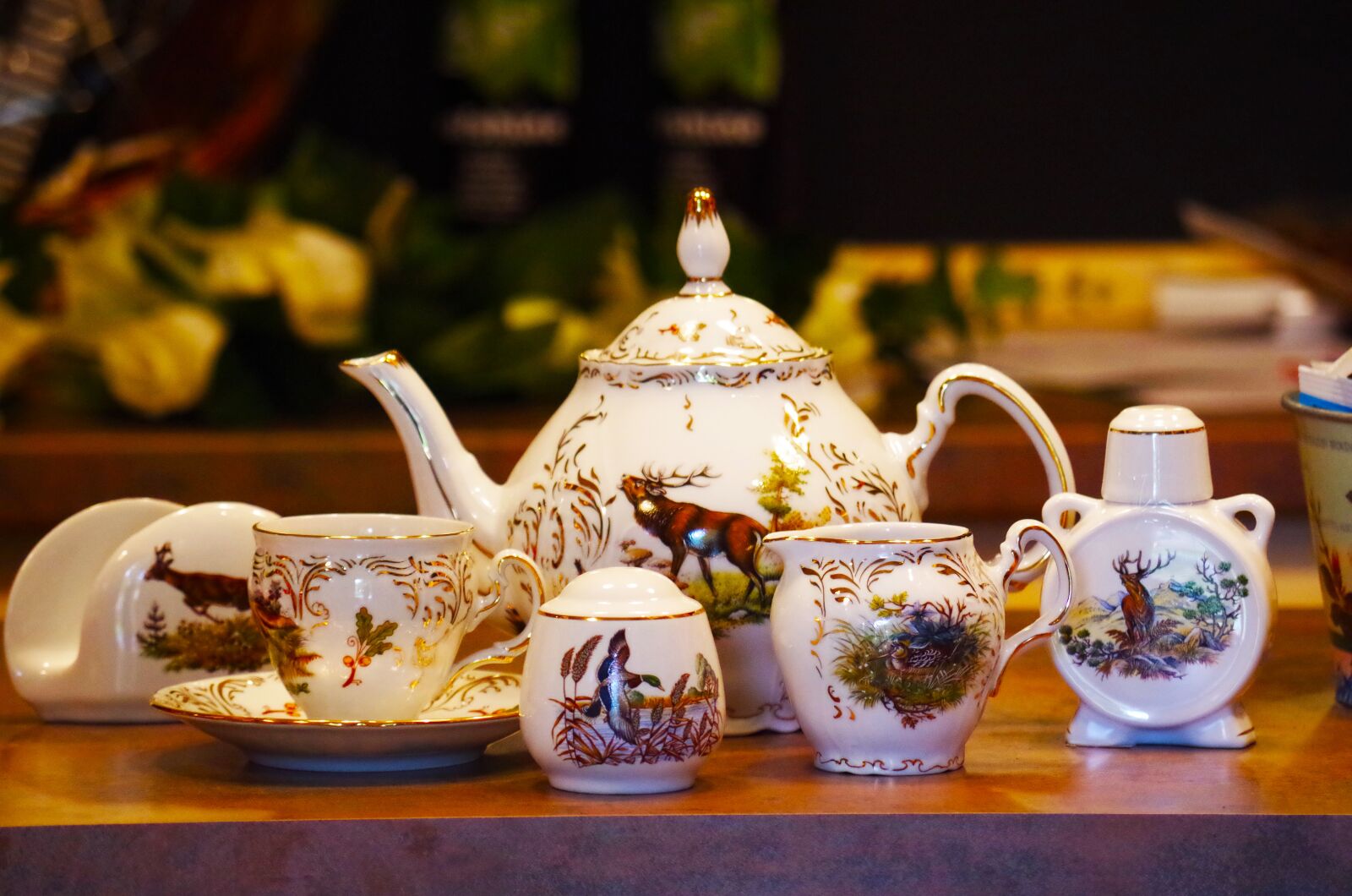 Pentax K-500 sample photo. Porcelain, cup, garnish photography