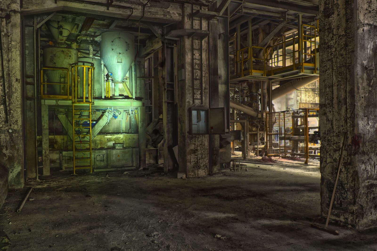 Olympus OM-D E-M10 sample photo. Lost places, factory, hall photography