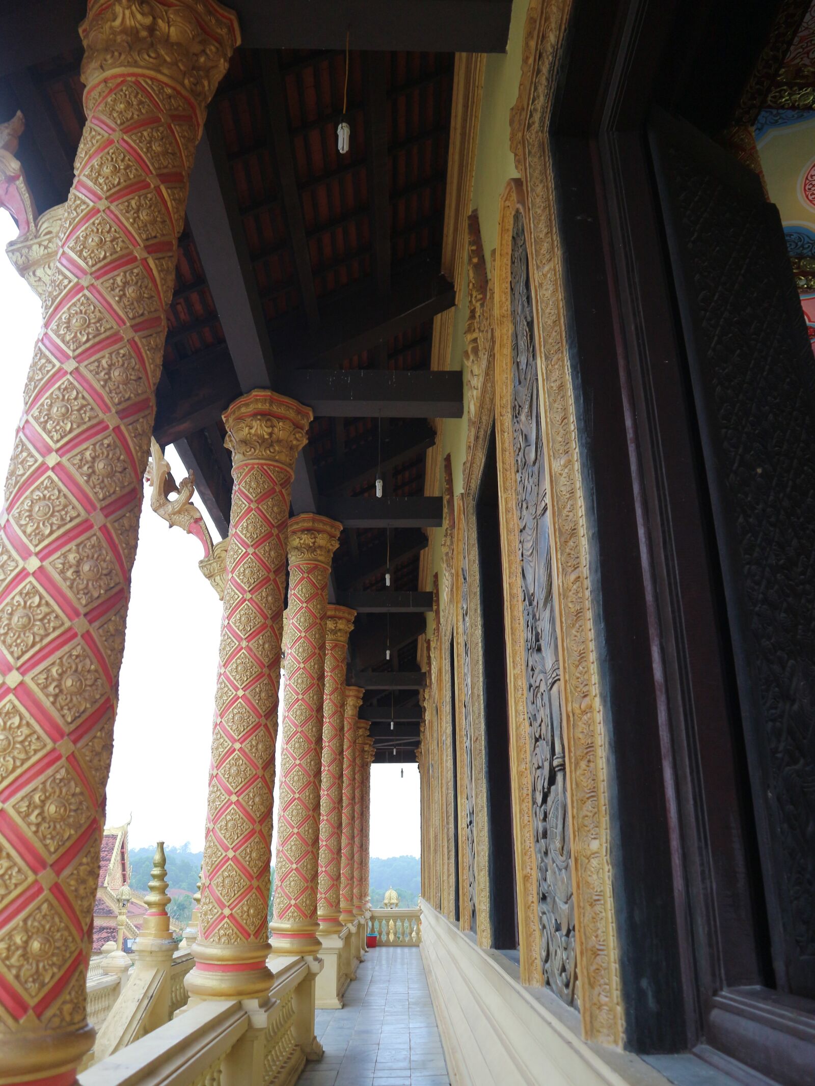 Canon EF-M 15-45mm F3.5-6.3 IS STM sample photo. Pagoda, art, lobby photography