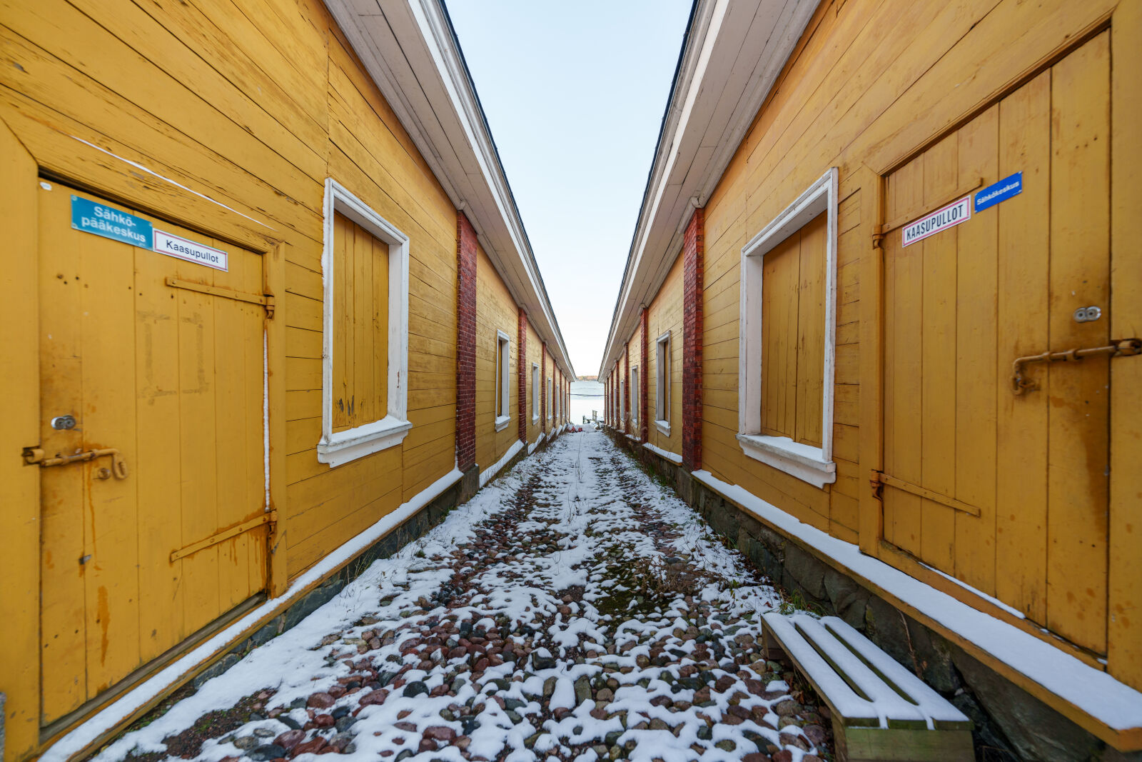 Sigma 14mm F1.4 DG DN sample photo. Vanishing point view photography