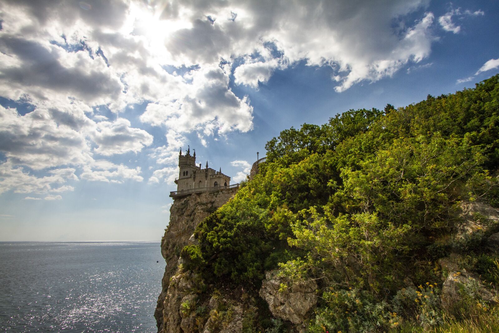 Canon EF-S 10-22mm F3.5-4.5 USM sample photo. Yalta, swallow's nest, sky photography