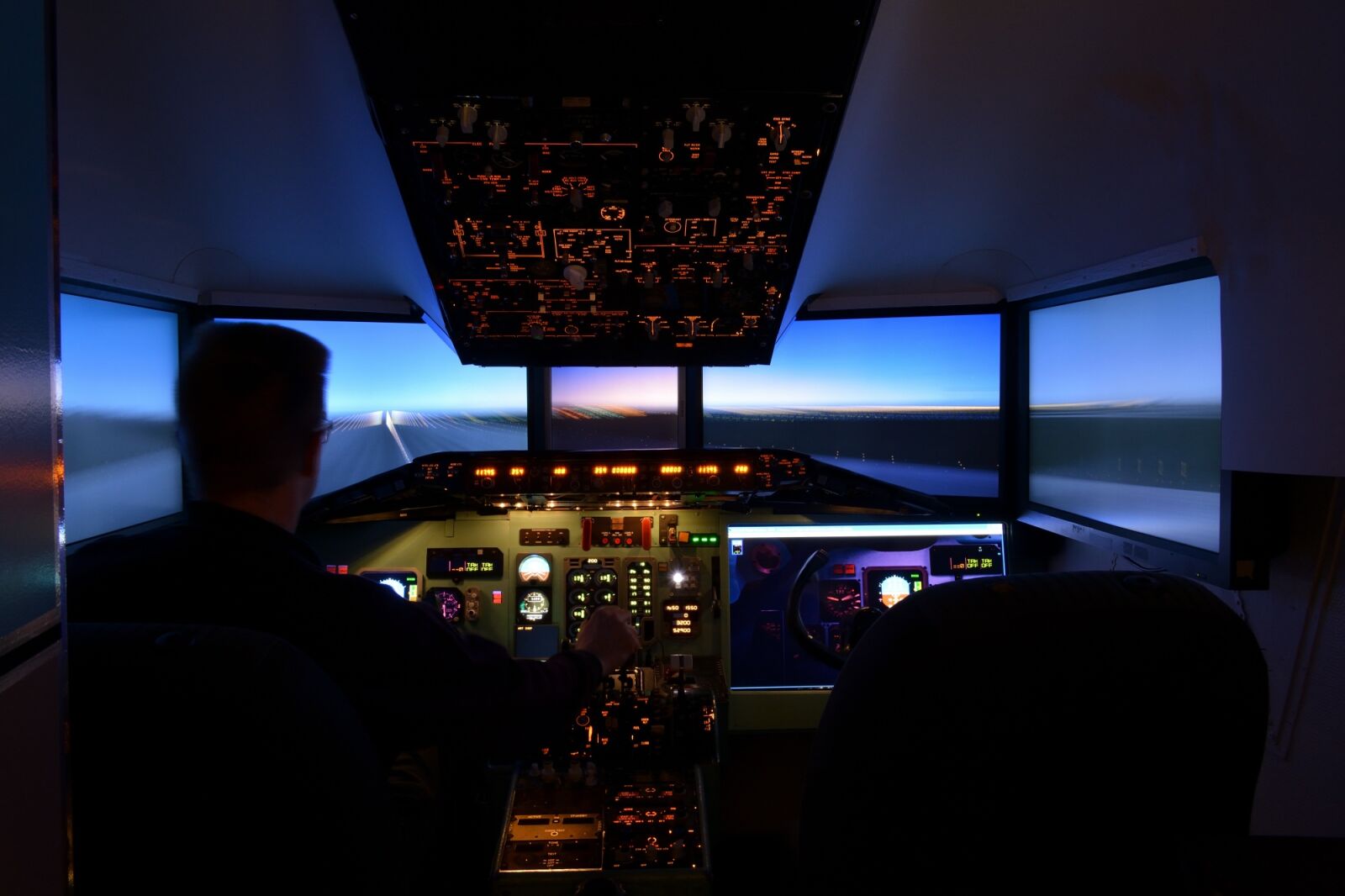 Nikon D5200 sample photo. Simulator, aviation, the md-80 photography