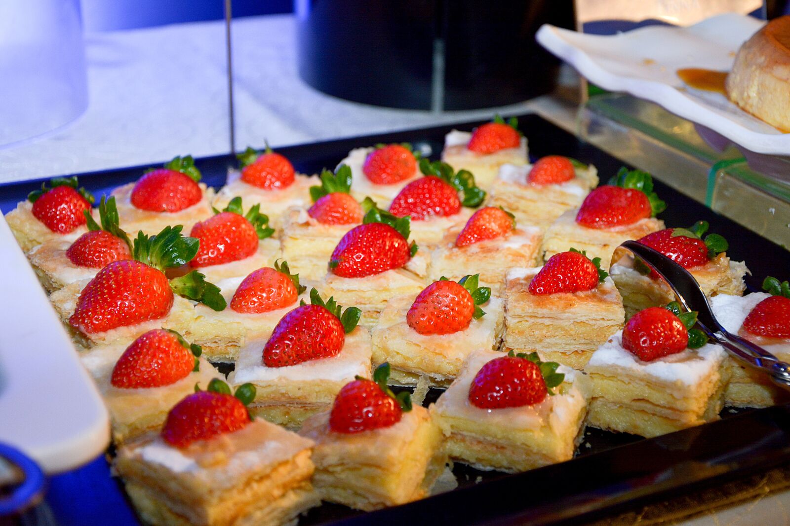 Nikon D7100 sample photo. Strawberries, desserts, candy photography