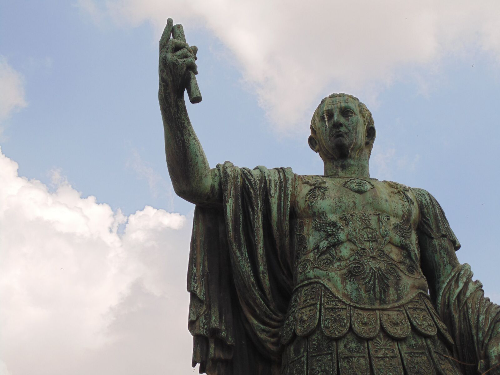 Sony Cyber-shot DSC-H200 sample photo. Statue, ancient, rome photography
