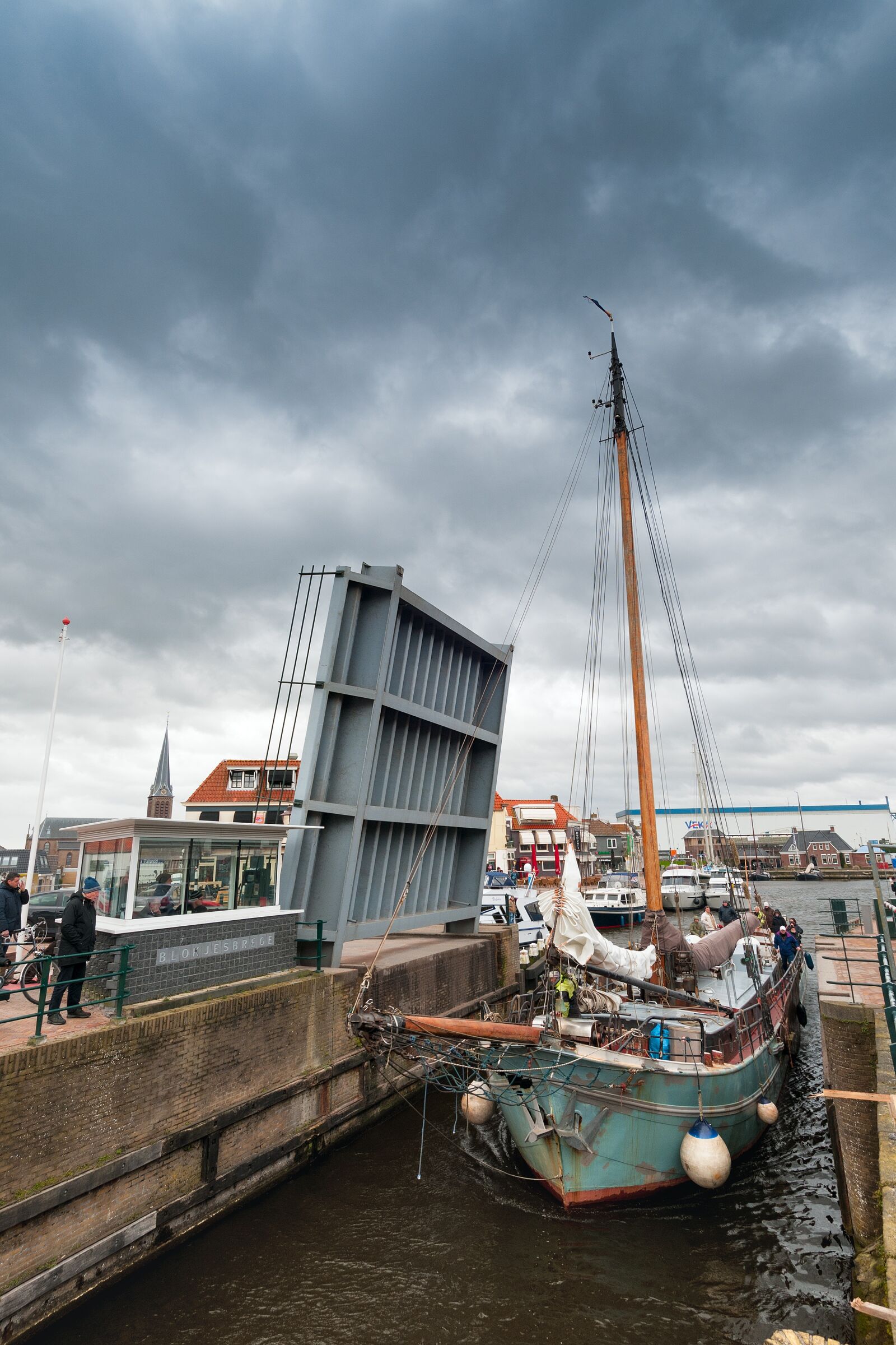 Nikon D300S sample photo. Lemmer, lock, sailing boat photography