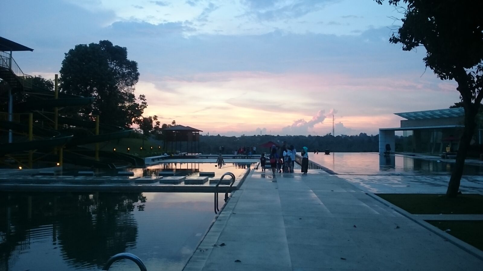 Sony Xperia Z Ultra sample photo. Twilight, pool, valley photography