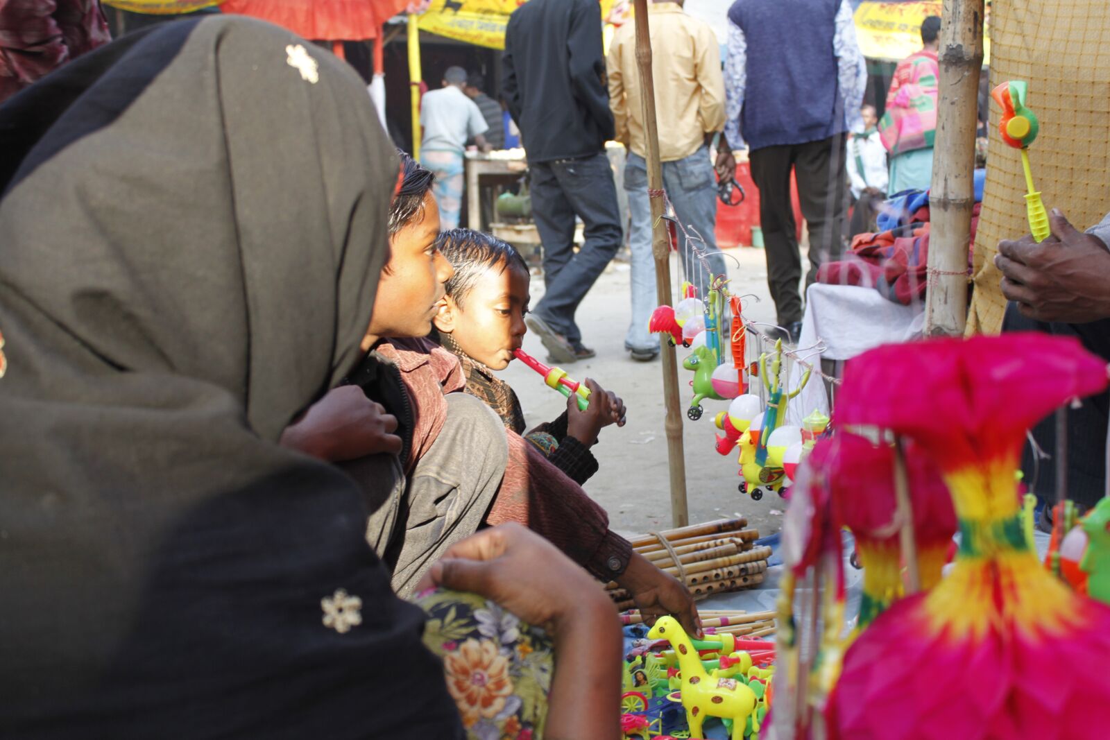 Canon EOS 500D (EOS Rebel T1i / EOS Kiss X3) sample photo. Bangladesh, canal, fair, fisherman photography