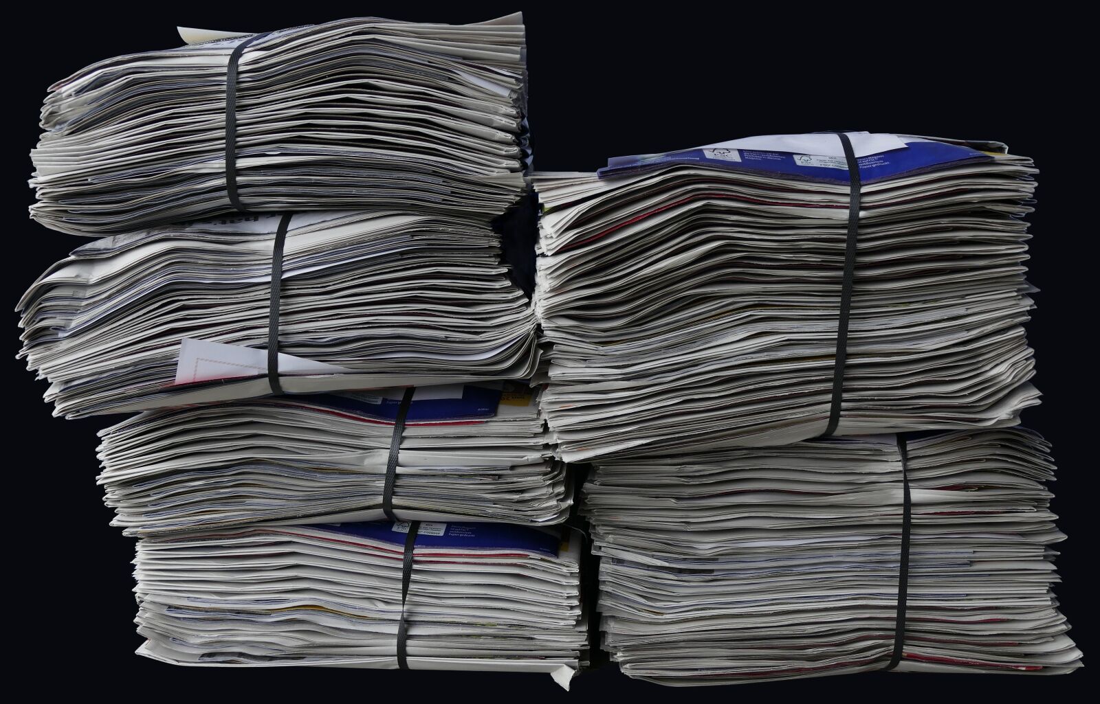 Panasonic Lumix DMC-FZ1000 sample photo. Newspapers, brochures, stack photography