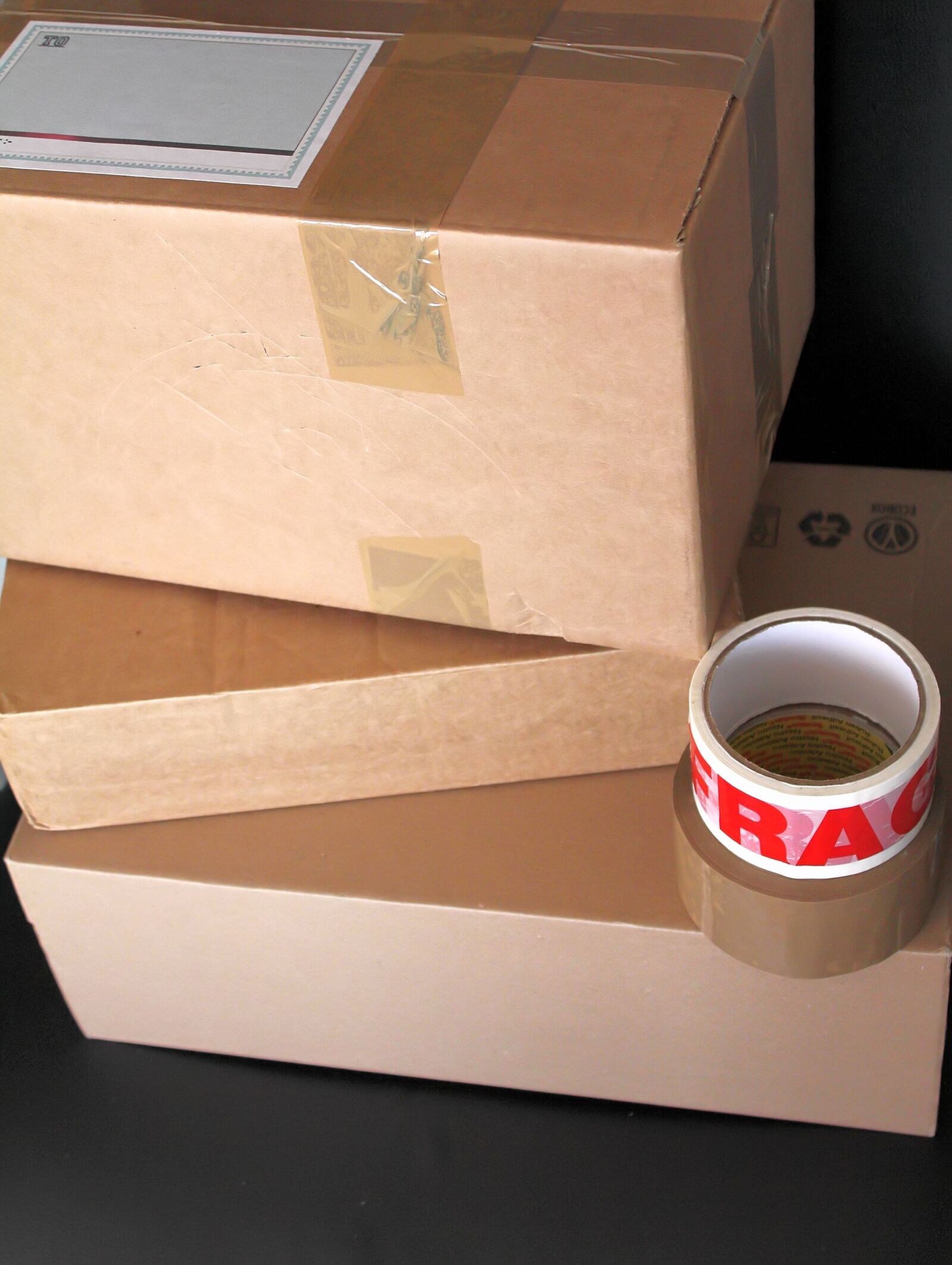Canon EOS 550D (EOS Rebel T2i / EOS Kiss X4) sample photo. Boxes, parcels, deliver photography